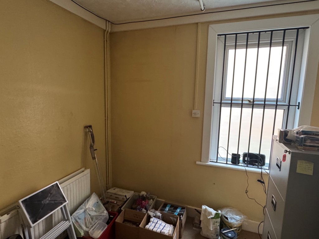 Lot: 81 - FREEHOLD DETACHED MIXED RESIDENTIAL & COMMERCIAL INVESTMENT OPPORTUNITY - Storage Room